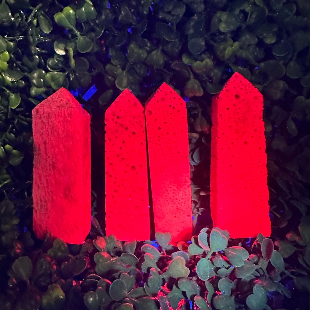 Honeycomb Ruby Tower *UV Reactive* - Picture 2 of 9